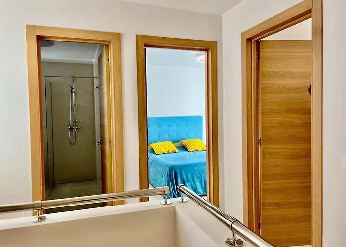 Sunny On The Paradise Coast. *