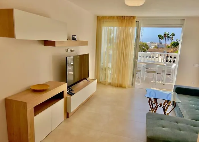 Sunny On The Paradise Coast. Apartment *