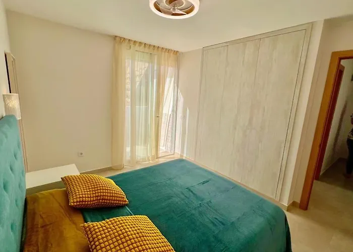 Sunny On The Paradise Coast. *