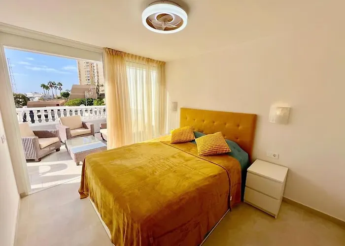 Sunny On The Paradise Coast. Apartment