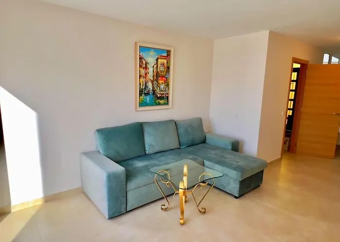 Sunny On The Paradise Coast.